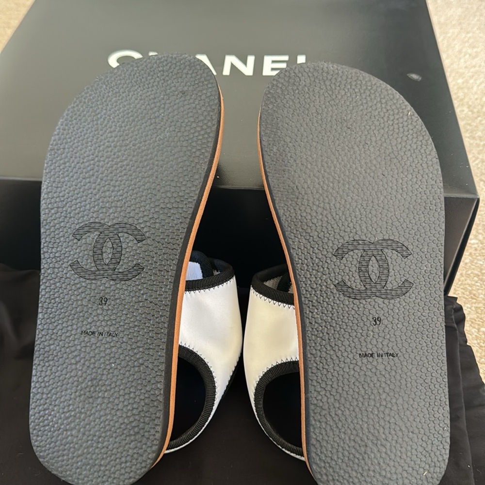 Chanel Sandals With One Toe Loop - image 3